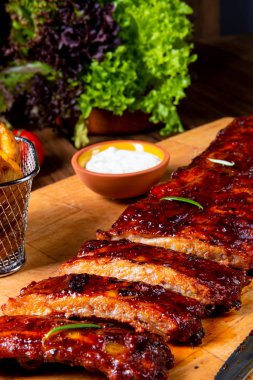 Barbekü sıcak yedek kaburga gelen kömür ızgara