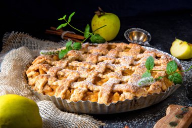 Kafes üst tabaka ile lezzetli elmalı turta