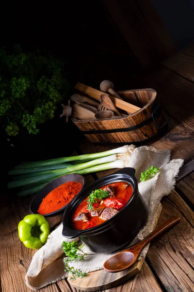 Äkta Ungersk Gulasch Med Biff Och Paprika — Stockfoto