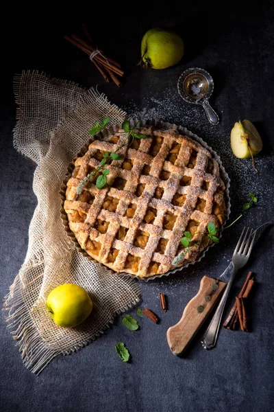 Torta Maçã Saborosa Com Reticulado Crosta Superior — Fotografia de Stock