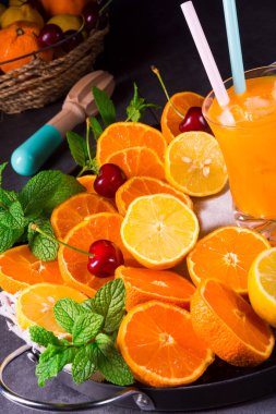 taze sıkılmış portakal suyu buz cam ile