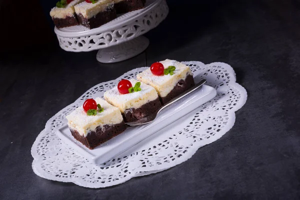 Delicious Cherry Cream Cake White Plate — Stock Photo, Image
