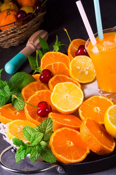 Freshly Squeezed Orange Juice Ice Glass — Stock Photo, Image