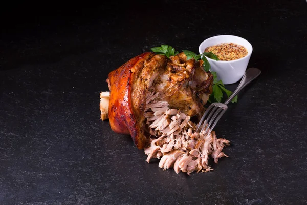 Frito Crocante Porco Bávaro Knuckle Com Carne Macia Garfo Com — Fotografia de Stock