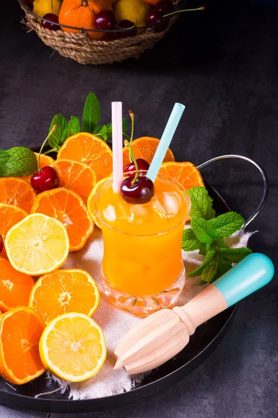 Freshly Squeezed Orange Juice Ice Glass — Stock Photo, Image