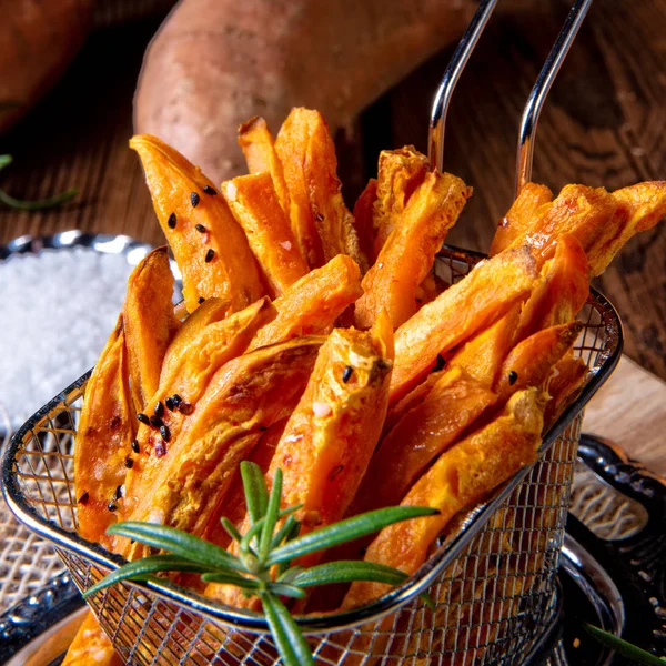 Batatas Fritas Crocantes Forno Peneira Metal — Fotografia de Stock