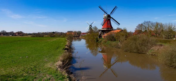 Hermosos Molinos Gemelos Greetsiel Luz Noche —  Fotos de Stock