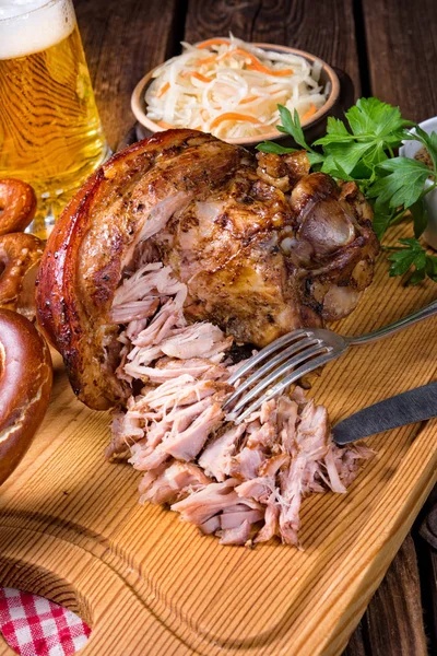 Crispy Fried Bavarian Pork Knuckle Soft Meat Wooden Cutting Board — Stock Photo, Image