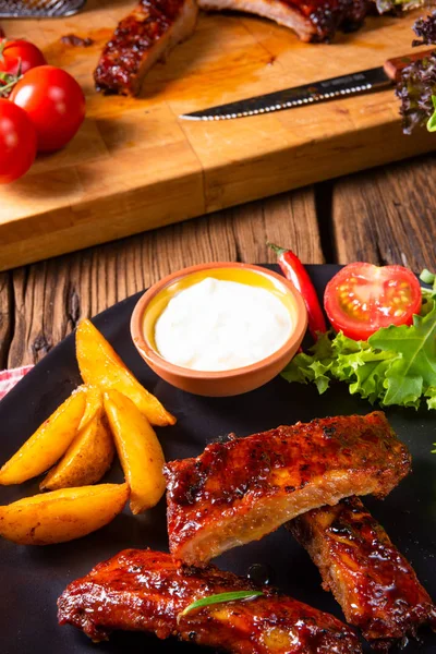 Bbq Spareribs Plate Green Salad White Sauce — Stock Photo, Image