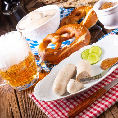 lezzetli Bavyera oktoberfest beyaz sosis tatlı hardal