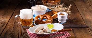 lezzetli Bavyera oktoberfest beyaz sosis tatlı hardal