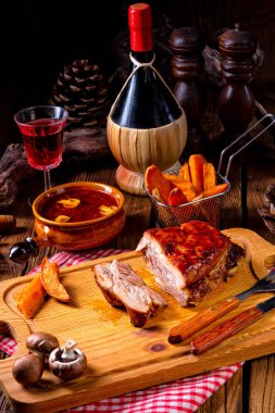 fırında mantar soslu baharatlı kavrulmuş et