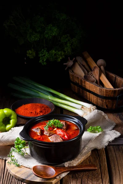 Hungarian Goulash Beef Paprika Black Saucepan — Stock Photo, Image