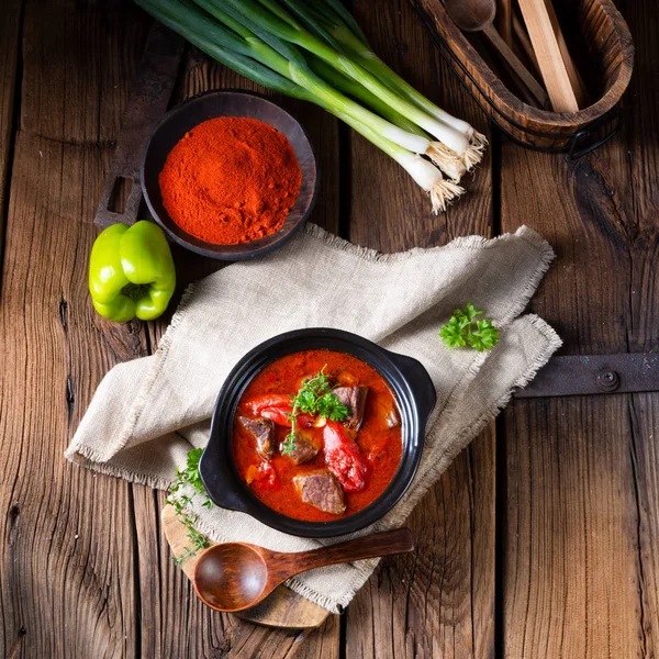 Ungersk Gulasch Med Biff Och Paprika Svart Kastrull — Stockfoto