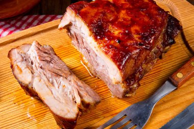 mantar soslu baharatlı kavrulmuş et 