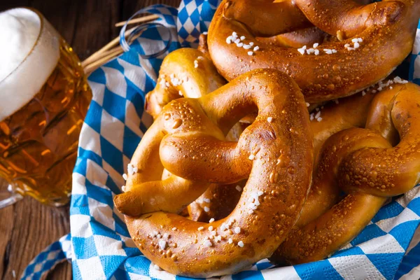 Close Homemade Salty Pretzels Glass Beer — Stock Photo, Image