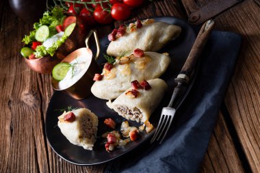 Rustik Cepelinai uzmanlık Litvanya ve Polonya mutfağı kapat.