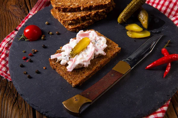 Delicious Spicy Meat Salad Cucumber Black Bread — Stock Photo, Image