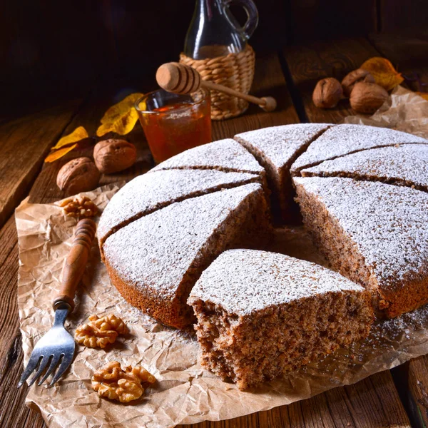 Vergrote Weergave Van Vers Smakelijk Herfst Walnoot Cake Met Honing — Stockfoto
