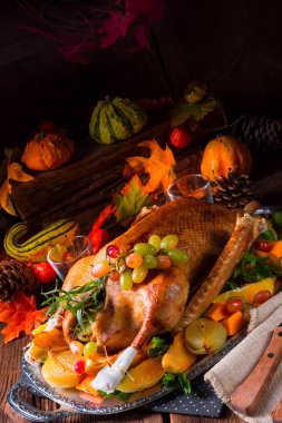 lezzetli çıtır tatlım kaz metal tepsi