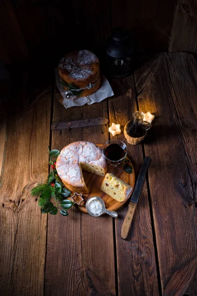 Delicious Genuine Italian Christmas Panettone — Stock Photo, Image