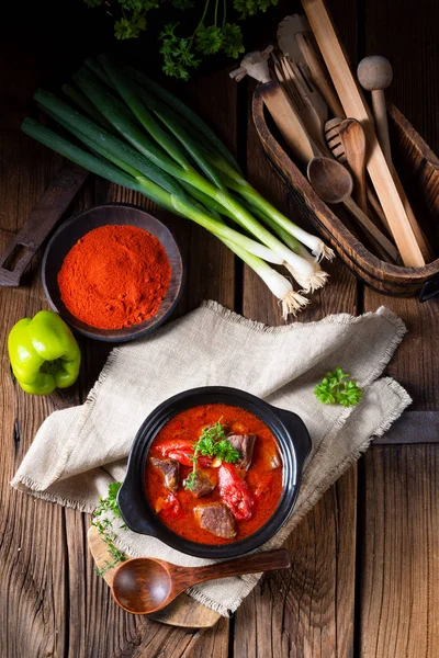 Utsökt Ungersk Gulasch Med Biff Och Paprika — Stockfoto