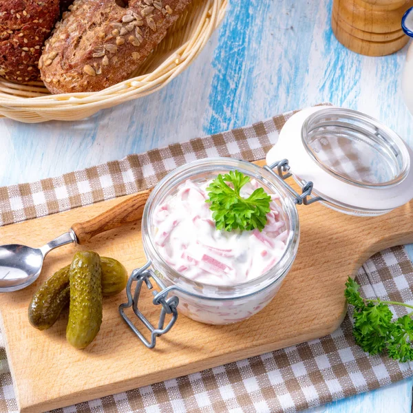 Deliziosa Insalata Carne Fatta Casa Con Maionese Ravanello — Foto Stock