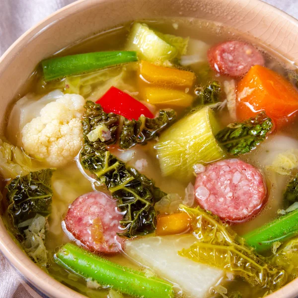 Leckere Herbstliche Gemüsesuppe Mit Würstchen — Stockfoto