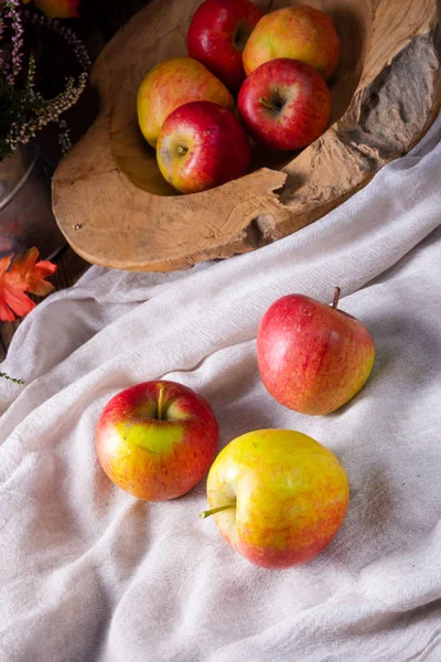 Вкусные Европейские Яблоки Краба Деревенском Фоне — стоковое фото