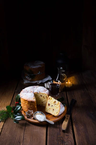 Wyśmienite Oryginalne Włoskie Boże Narodzenie Panettone — Zdjęcie stockowe