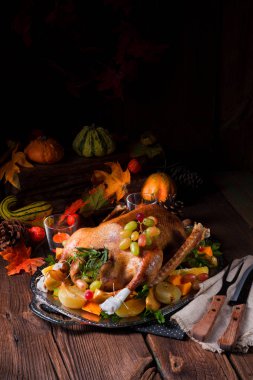 lezzetli çıtır tatlım kaz metal tepsi