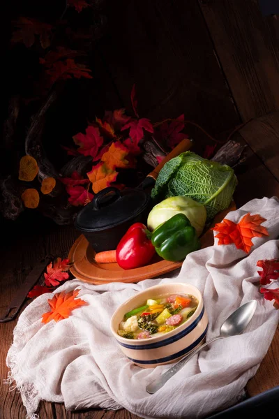 Leckere Herbstliche Gemüsesuppe Mit Würstchen — Stockfoto