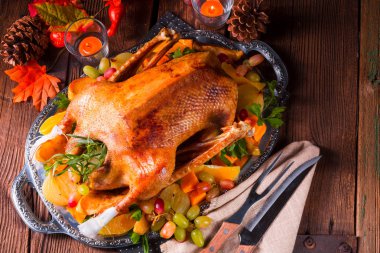 lezzetli çıtır tatlım kaz metal tepsi