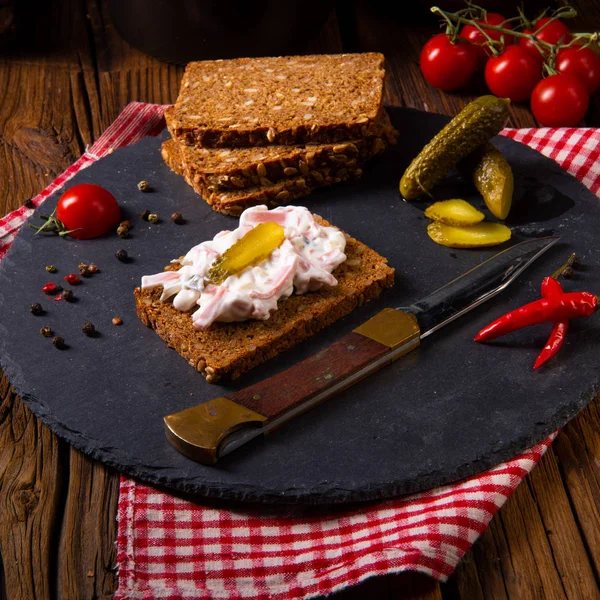 Delicious Spicy Meat Salad Cucumber Black Bread — Stock Photo, Image