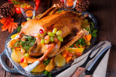 lezzetli çıtır tatlım kaz metal tepsi