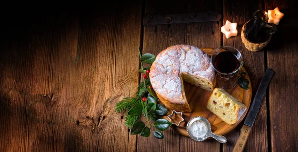 Delicious Genuine Italian Christmas Panettone — Stock Photo, Image