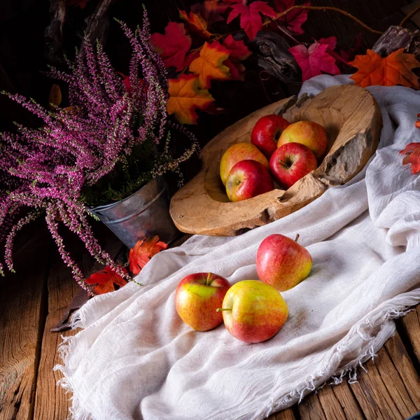Resh Νόστιμα Μήλα Ευρωπαϊκό Καβούρι Ρουστίκ Φόντο — Φωτογραφία Αρχείου