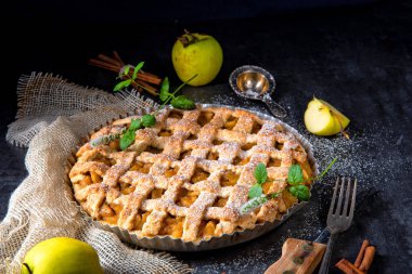 Kafes üst tabaka ile lezzetli elmalı turta