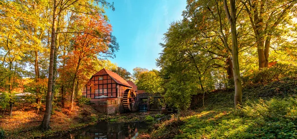 Лес Осенью Красивая Живописная Водяная Мельница — стоковое фото