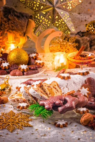 Delicioso Dresdner Christollen Con Mazapán Pasas Concepto Navidad —  Fotos de Stock