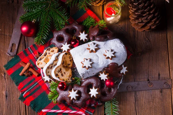 Lezzetli Dresdner Christstollen Badem Ezmesi Kuru Üzüm Noel Kavramı Ile — Stok fotoğraf