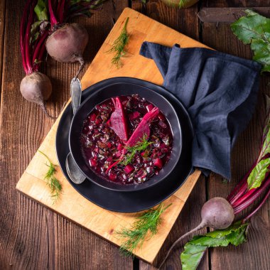 siyah kase lezzetli kırmızı pancar çorbası 