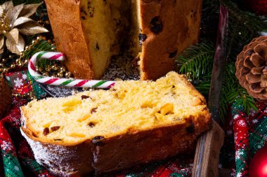 lezzetli hakiki İtalyan Noel panettone ile tatil dekorasyon