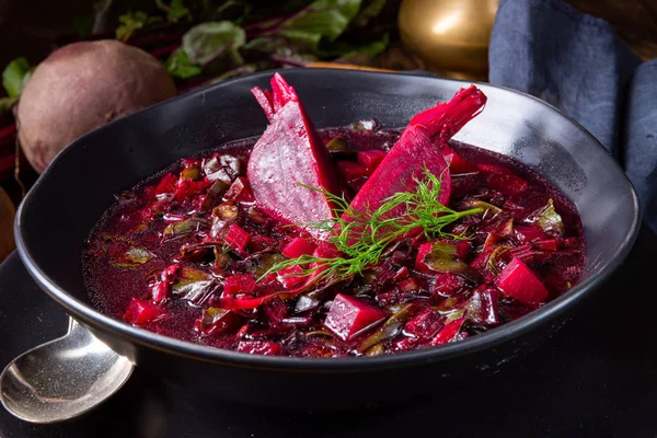 Deliciosa Sopa Beterraba Vermelha Tigela Preta — Fotografia de Stock