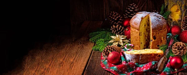 Delicioso Panettone Genuino Italiano Navidad Con Decoraciones Navideñas —  Fotos de Stock