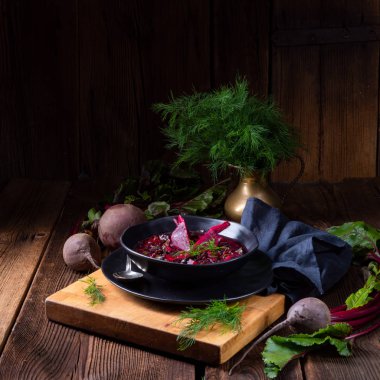 siyah kase lezzetli kırmızı pancar çorbası 