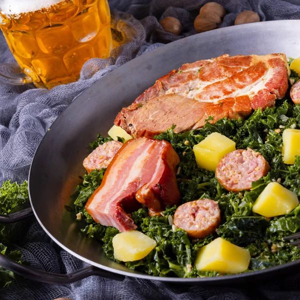 Delicioso Kale Pan Con Pinkel Kassler Sartén Acero Inoxidable —  Fotos de Stock