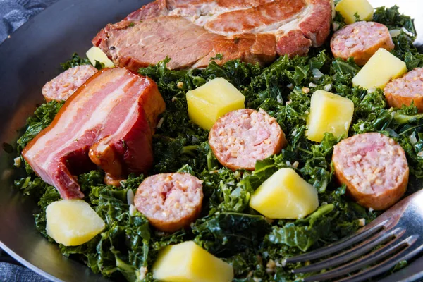 Delicioso Kale Pan Con Pinkel Kassler Sartén Acero Inoxidable — Foto de Stock
