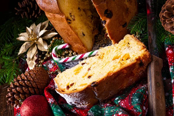 Delicious Genuine Italian Mum Christmas Panettone — Stock Photo, Image