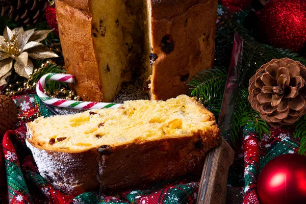 Delicious Genuine Italian Mum Christmas Panettone — Stock Photo, Image